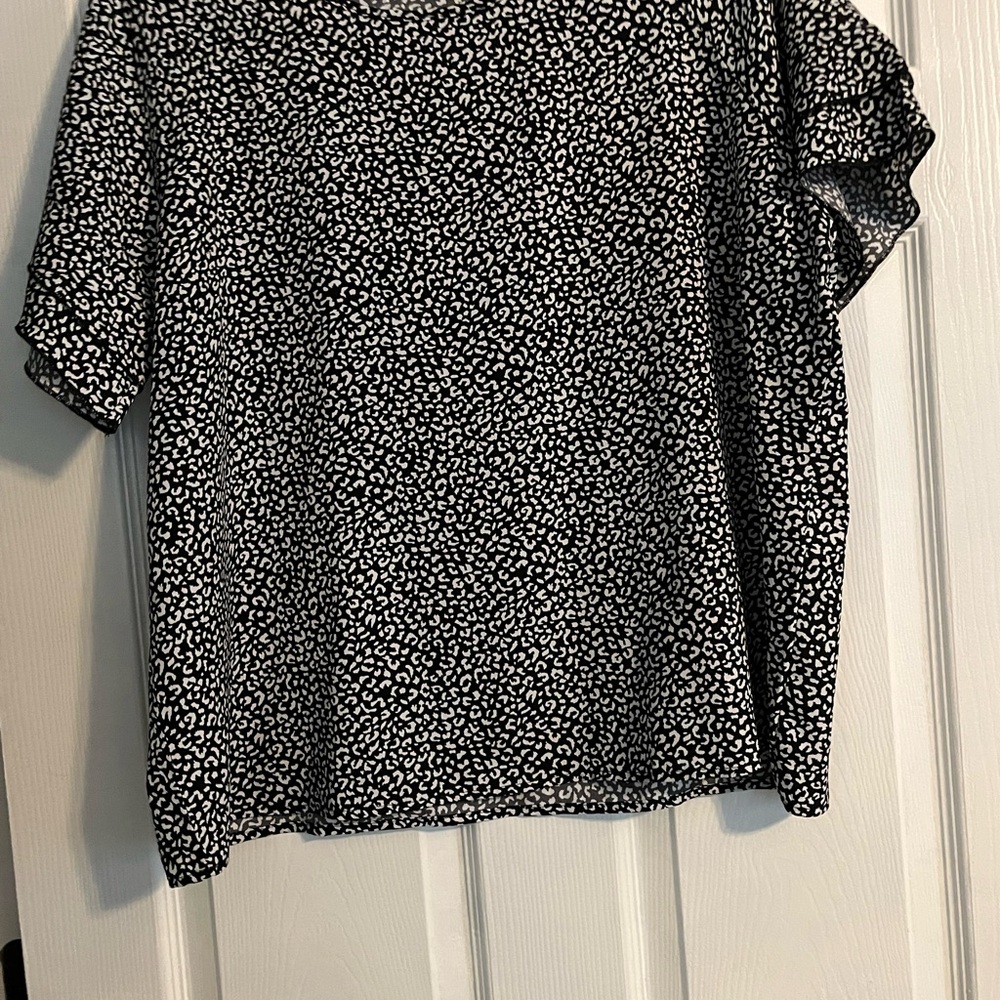 Women's Black and White Patterned Top
